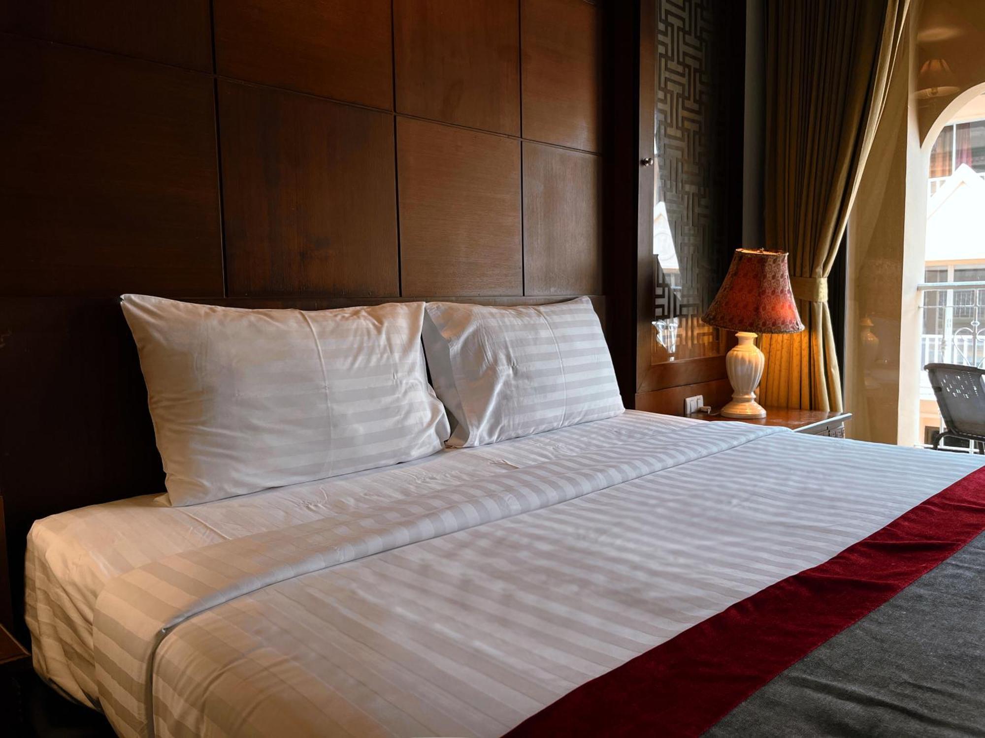 Grand Orlov Apart Hotel Patong Exterior foto